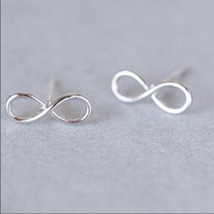 🟣2 for 25.00🟣🆕 Infinity stud earrings
